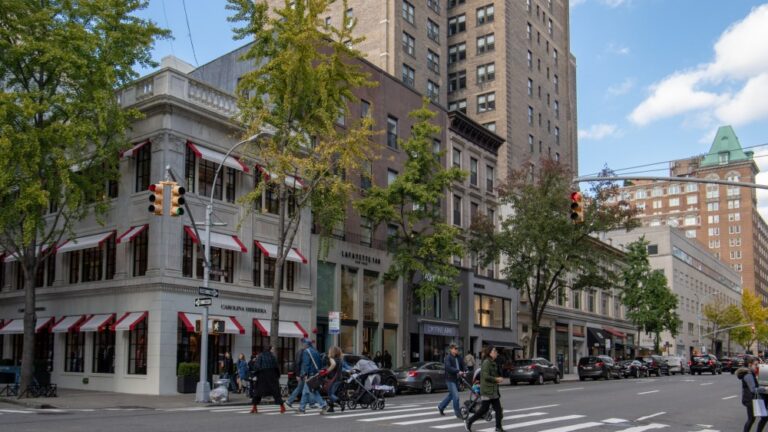 Madison Avenue between East 75 and East 76 Streets 1