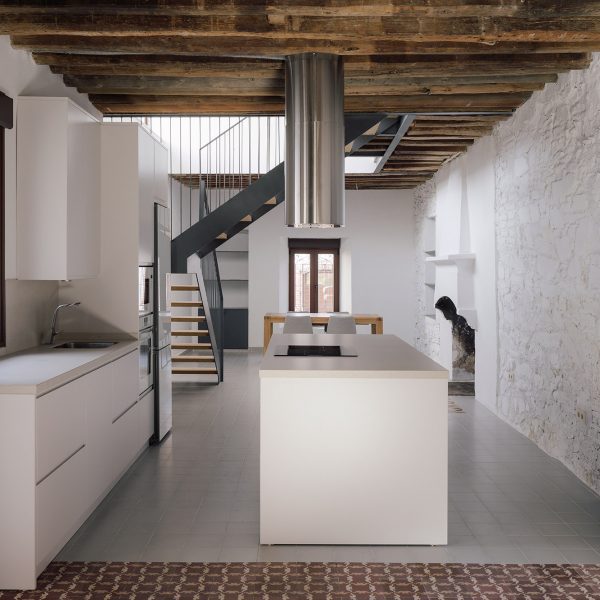 reminiscent home funcionable spain dezeen 2364 col 12