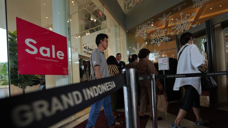 108082285 1736138112852 gettyimages 1903204730 INDONESIA MALL