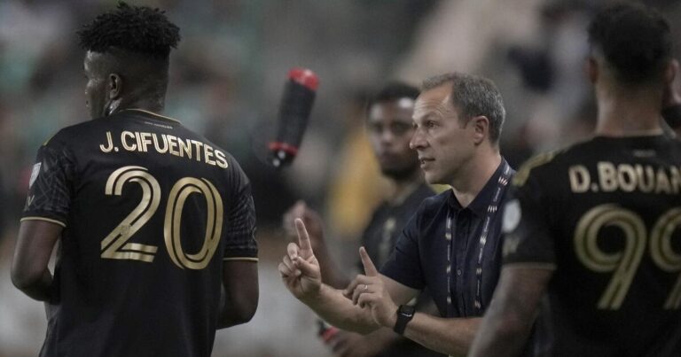 urlhttps3A2F2Fcalifornia times brightspot.s3.amazonaws.com2F7e2F432F22d76e764504b91fe93499eddf372Fmexico us soccer concacaf 82056